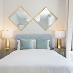 Fifth Avenue Ultra Luxurious Two Bedroom - Domenico Vacca Building 5D