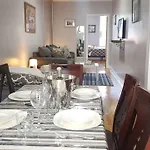 Suite East Side - Free Street Parking & Wifi