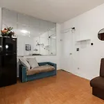 One Bedroom / Studio Private Entrance
