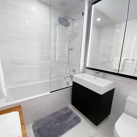 Private Garden Residence In Luxury Condominium Apartment *