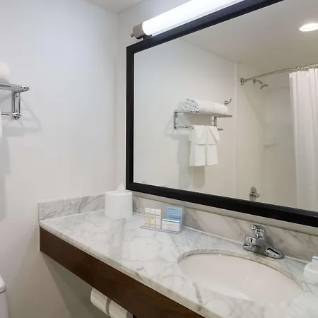 Hotel Hampton By Hilton Seaport New York