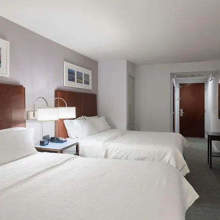 Hampton By Hilton Seaport Hotel
