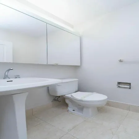 3 Bedroom Attractive At Midtown East *