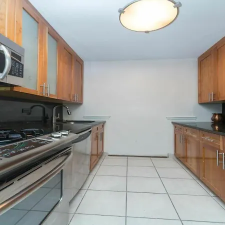Apartment 3 Bedroom Attractive At Midtown East