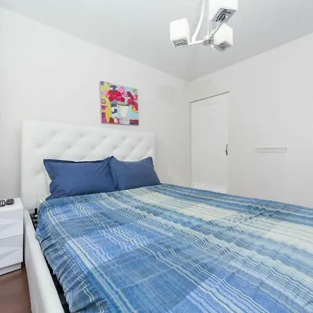 Apartment 3 Bedroom Attractive At Midtown East *