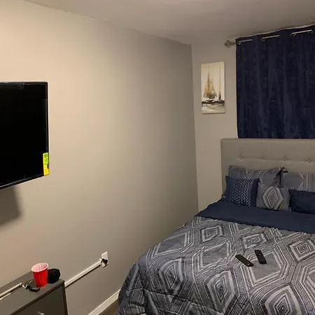 Latisha Full Size Bed Guest house *