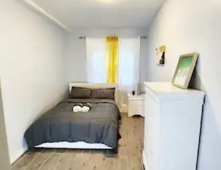 2 Bedroom Relaxation Of Staten Island *