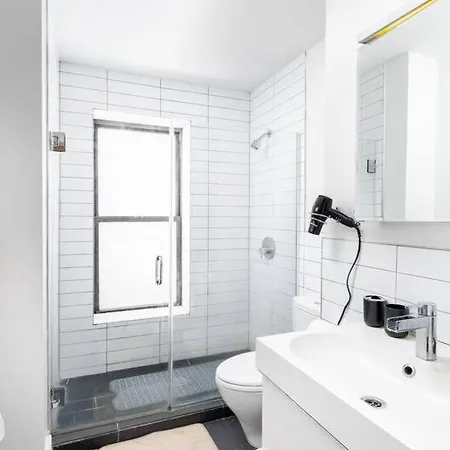 Cozy 2 Bd/1 Ba In Manhattan
