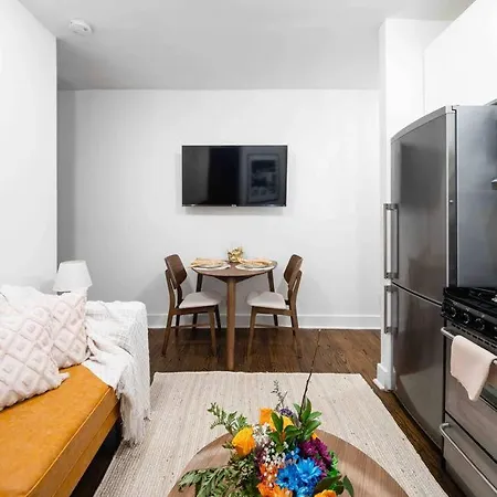 Apartment Cozy 2 Bd/1 Ba In Manhattan *