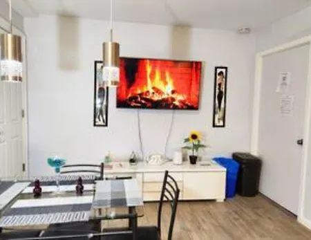 2 Bedroom Relaxation Of Staten Island Apartment *