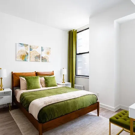 Stylish 2bd/1.5ba With The Rooftop Access And In-building Gym Apartment *