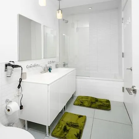 Stylish 2bd/1.5ba With The Rooftop Access And In-building Gym Apartment *