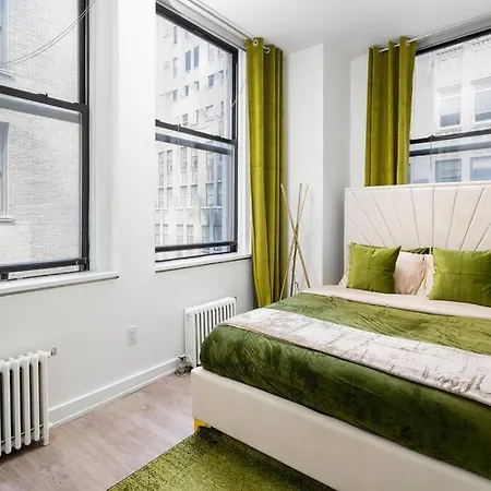 Stylish 2bd/1.5ba With The Rooftop Access And In-building Gym Apartment