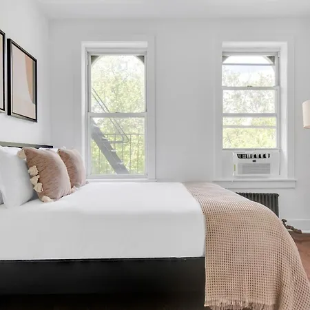 Sunlit Les 1br W Wd Nr Bd Train Nyc-865 * New York