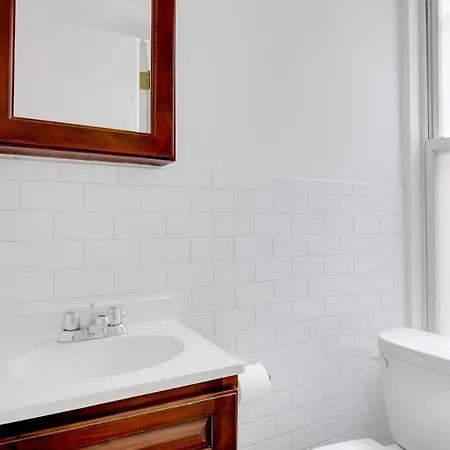 Sunlit Les 1br W Wd Nr Bd Train Nyc-865 *