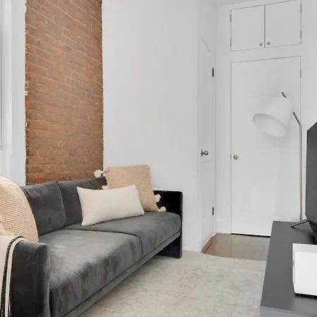 Sunlit Les 1br W Wd Nr Bd Train Nyc-865 New York