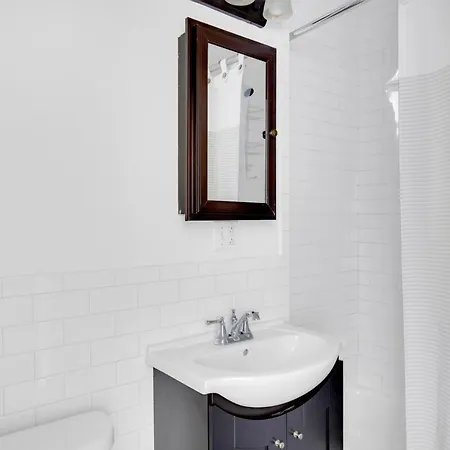 Sunlit Les 1br W Wd Nr Bd Train Nyc-865 *