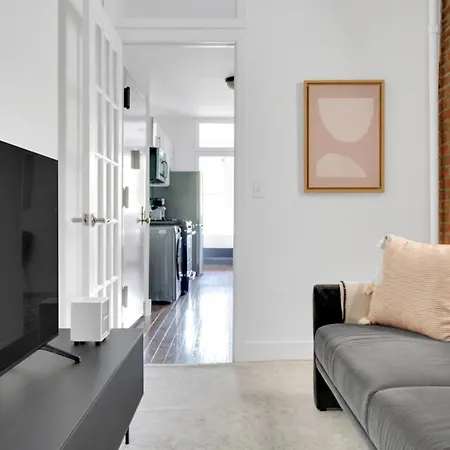 Sunlit Les 1br W Wd Nr Bd Train Nyc-865 Apartment New York