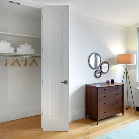 Ues 2br W Gym Doorman Nr Park Nyc-350 Apartment *
