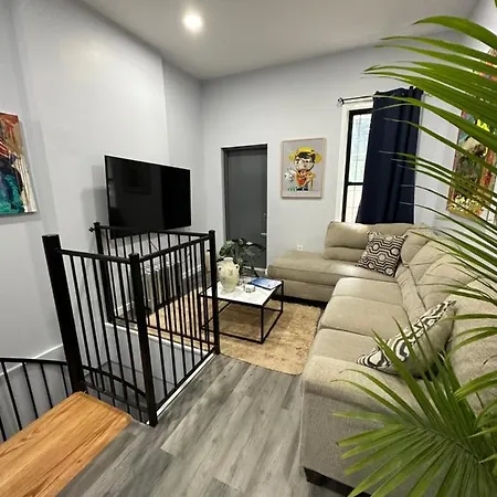 Big Apple Duplex - 5 Bedrooms 3 Bathroom W/ Backyard * Rare Find* Apartment New York