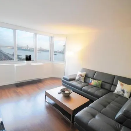 2 Bedroom 1.5t Bath In Midtown West Apartment