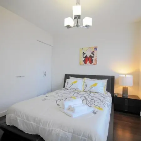 2 Bedroom 1.5t Bath In Midtown West New York