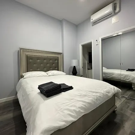 Big Apple Duplex - 5 Bedrooms 3 Bathroom W/ Backyard * Rare Find* *