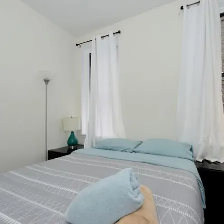Beautiful 2br/1ba In Heart Of Nyc * New York