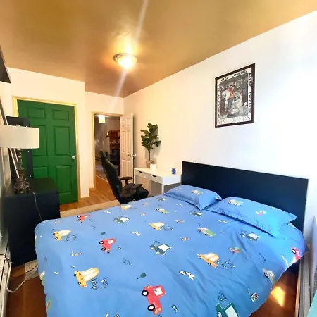Private Queen Bed With Shared Bathroom New York