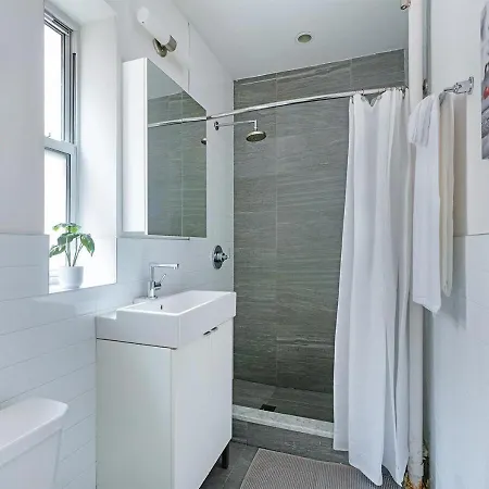 Unique 1 Bedroom At East Side New York