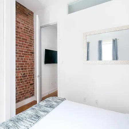 Unique 1 Bedroom At East Side