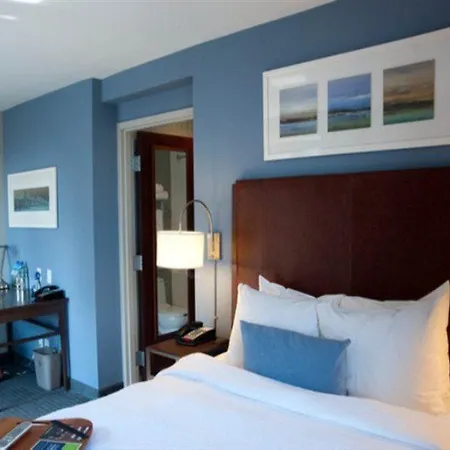 Hampton By Hilton Seaport Hotel New York