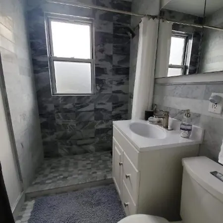 Apartment Fab 3 Bedroom 1bath In Nyc! New York