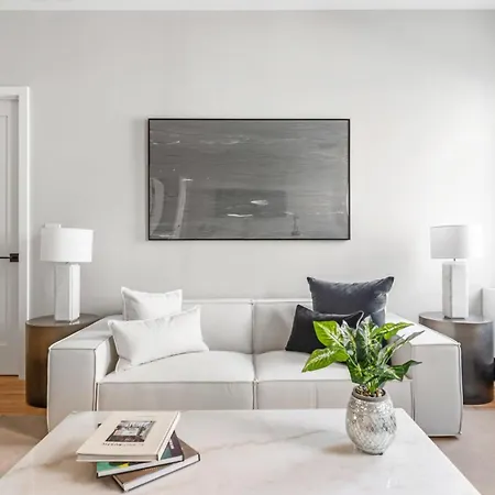 Notch 2 Bedroom Minutes From Park Apartment *