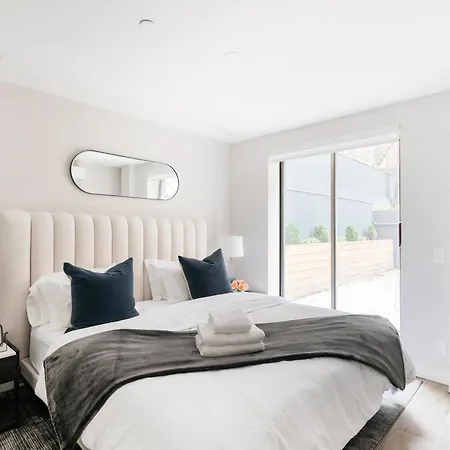 Unbeatable 1br With Massive Private Patio In Upper East Side Apartment