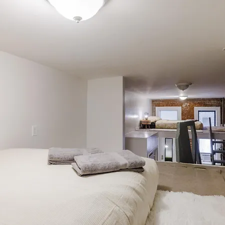 Experience The Vibrant Energy Of City Living Apartment New York
