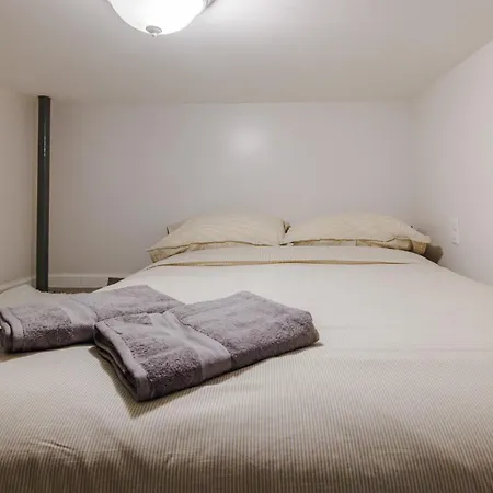 Experience The Vibrant Energy Of City Living Apartment *