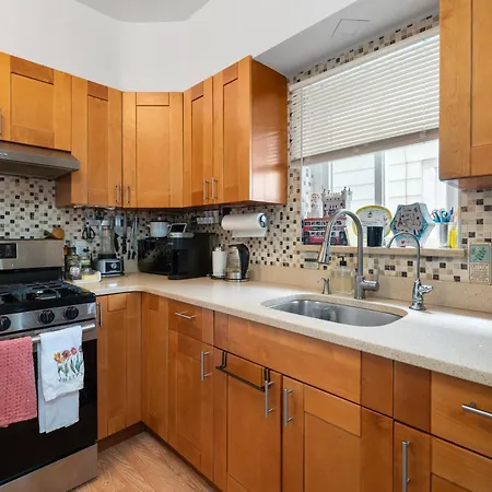 Comfy And Convenient In Ny Apartment *