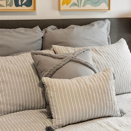 Comfy And Convenient In Ny Apartment
