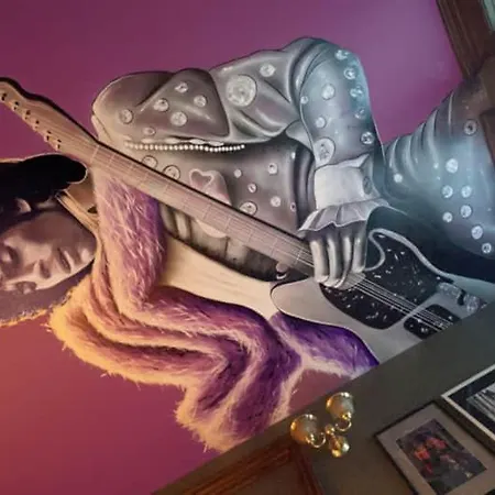 Holiday home Royal Purple Reign Nyc's Prince-inspired Oasis!
