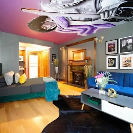 Holiday home Royal Purple Reign Nyc's Prince-inspired Oasis! New York