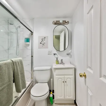 Monthly Nyc Rentals- Gorgeous 2 Bedroom Unit * New York