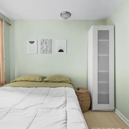 Monthly Nyc Rentals- Gorgeous 2 Bedroom Unit New York