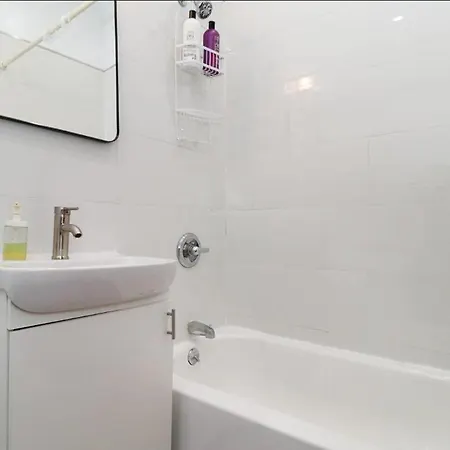 Lovely 2 Bedroom Unit In Nyc Apartment *