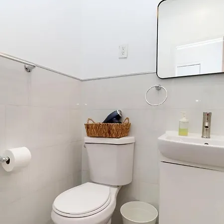 Lovely 2 Bedroom Unit In Nyc * New York