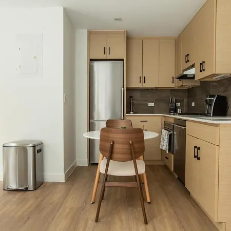 Landing Modern With Amazing Amenities Apartment New York