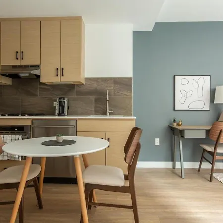 Apartment Landing Modern With Amazing Amenities