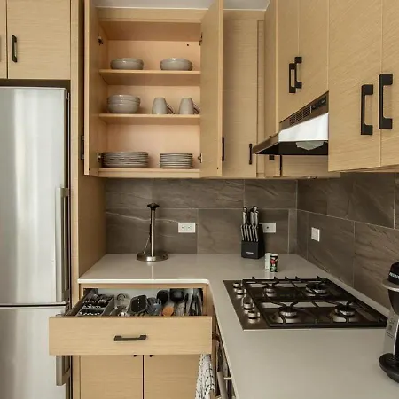 Apartment Landing Modern With Amazing Amenities *