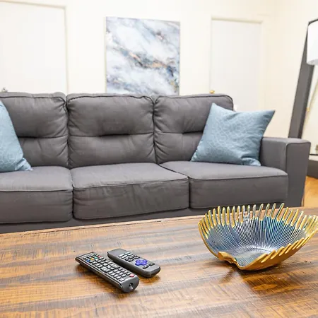 Monthly Nyc Rentals- Stylish 3 Bedroom Unit