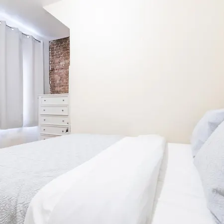Monthly Nyc Rentals- Stylish 3 Bedroom Unit * New York